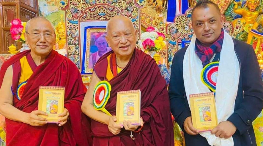 लामा जोपा रिन्पोन्छ्‌येकाे पुस्तक ‘धुम्रपानका नकारात्मक असरहरु... ’  बजारमा (भिडियाेसहित)